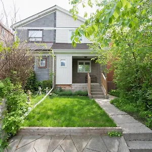 Spacious With Ensuite Bathroom Near Subway, Koreatown & Uoft Toronto